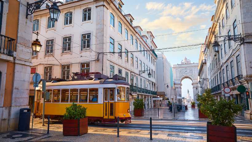 guide - Lisbon for Digital Nomads over 50
